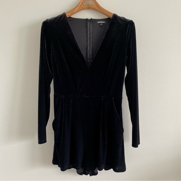 Express Pants - Express NWOT Black Long Sleeve Velour Romper Size Small